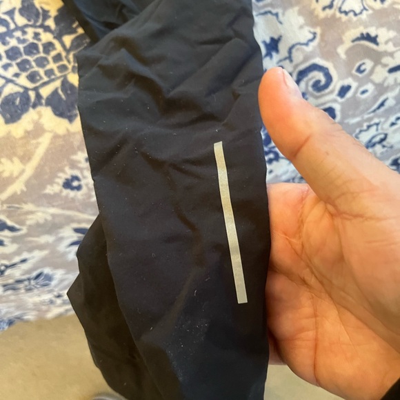 Beautiful Nike dry fit size medium running pants  …comfortable, & stylish - Picture 9 of 9